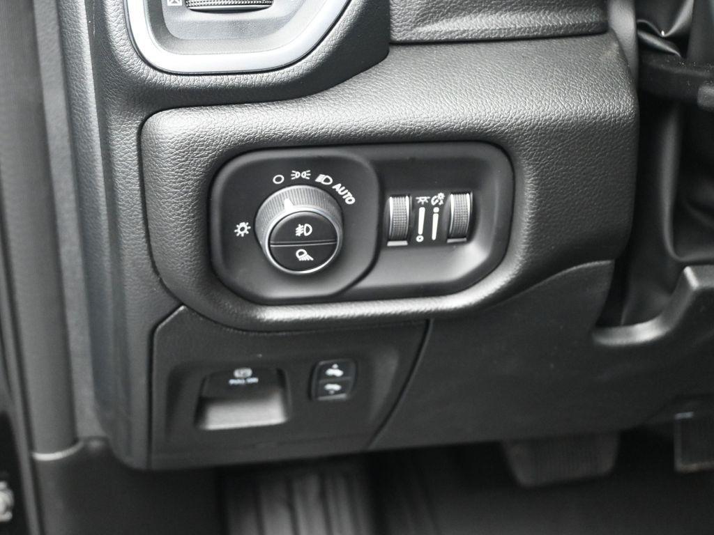new 2025 Ram 1500 car, priced at $53,913