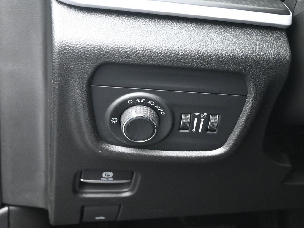 new 2025 Jeep Grand Cherokee car, priced at $45,375
