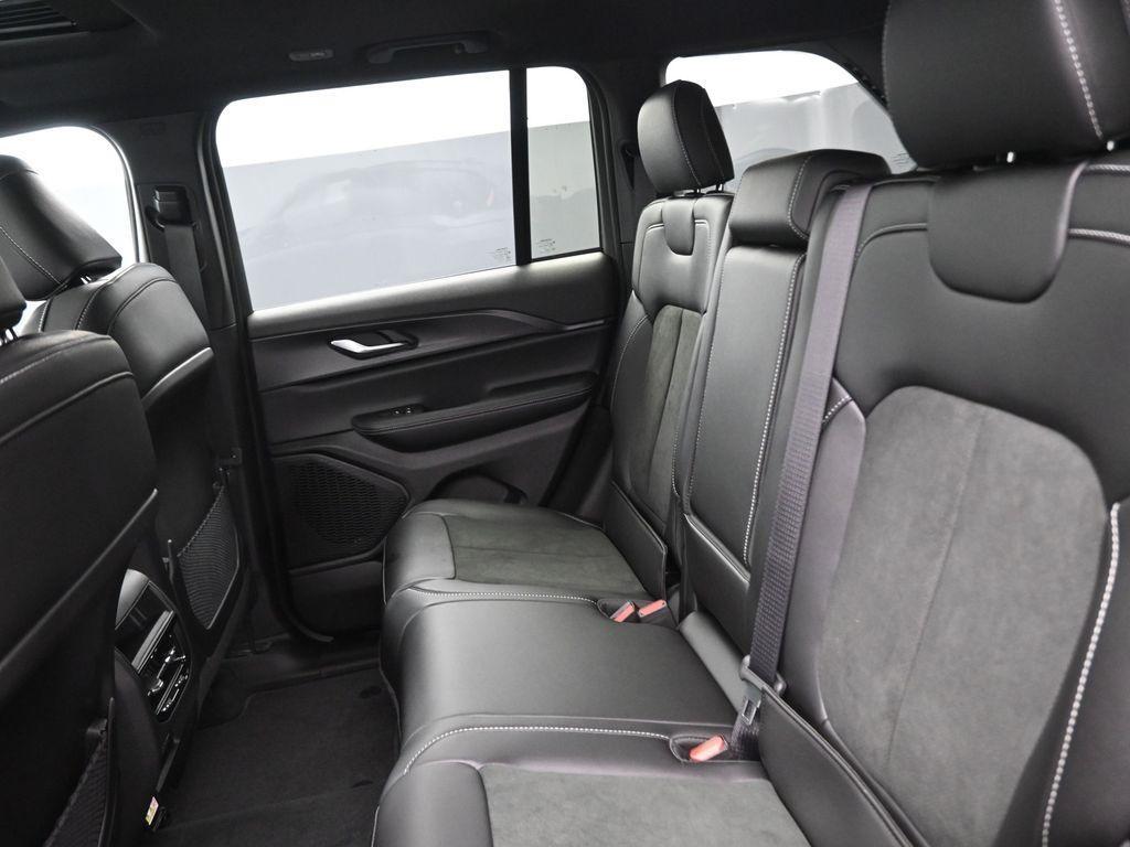 new 2025 Jeep Grand Cherokee car, priced at $45,375