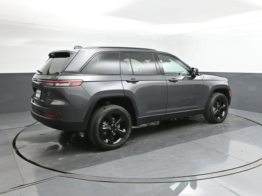 new 2025 Jeep Grand Cherokee car, priced at $45,375
