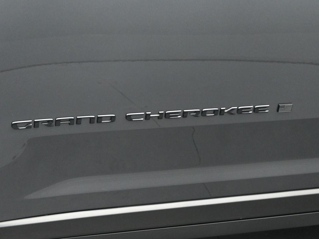 new 2025 Jeep Grand Cherokee car, priced at $45,375