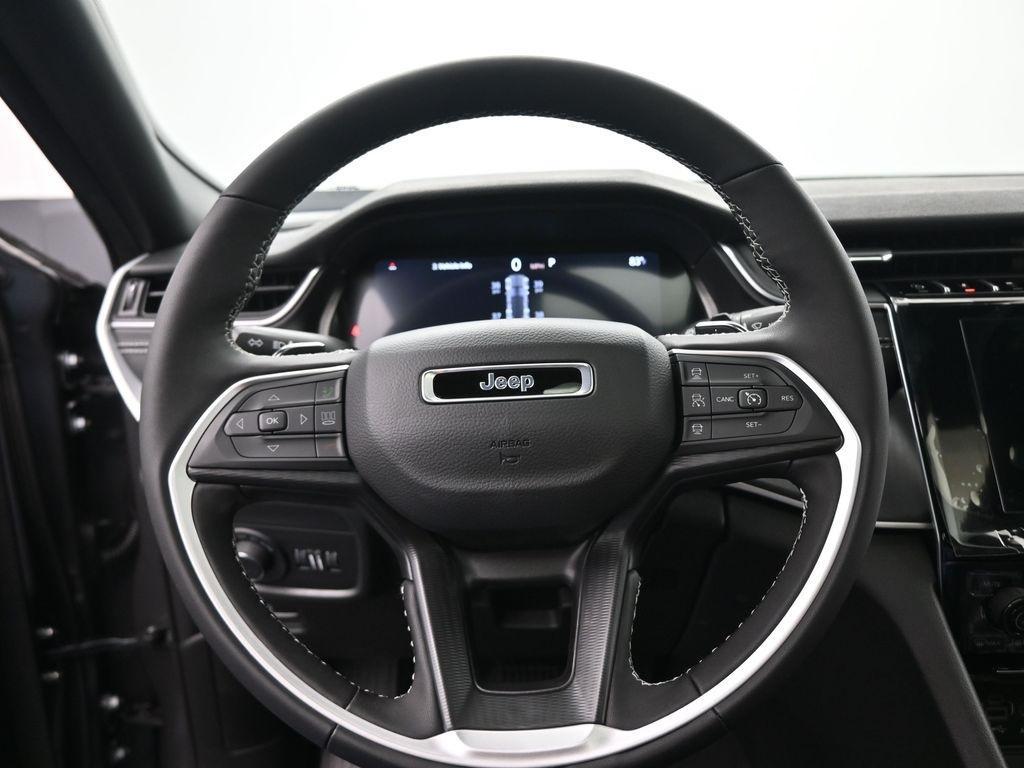 new 2025 Jeep Grand Cherokee car, priced at $45,375