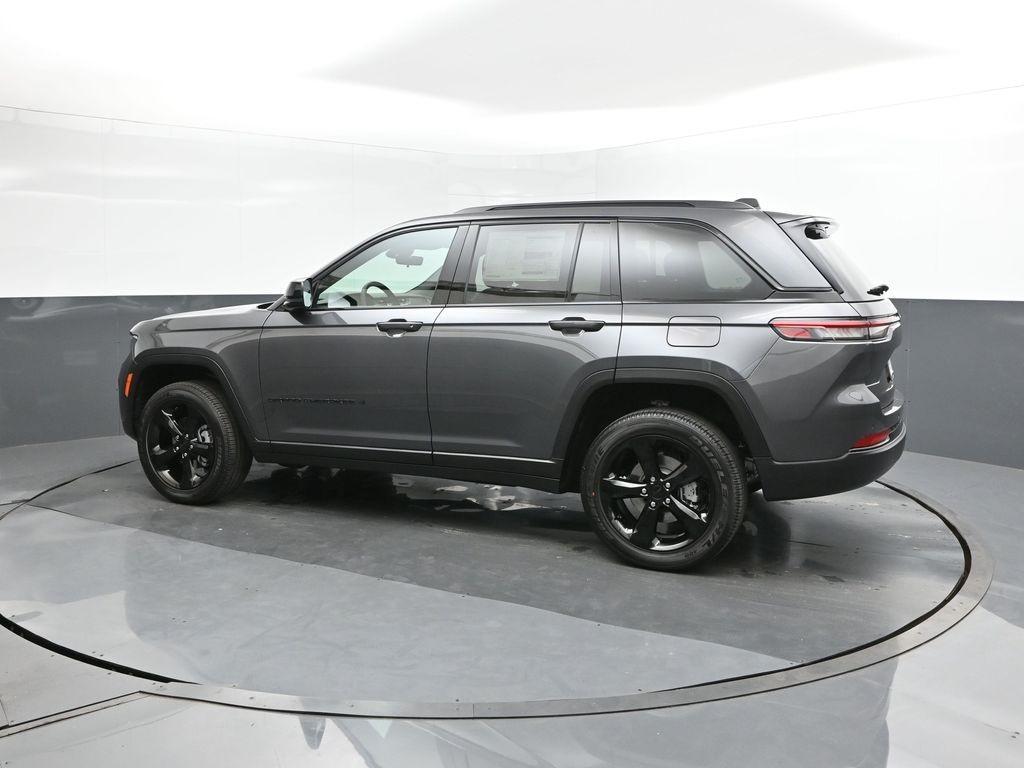 new 2025 Jeep Grand Cherokee car, priced at $45,375