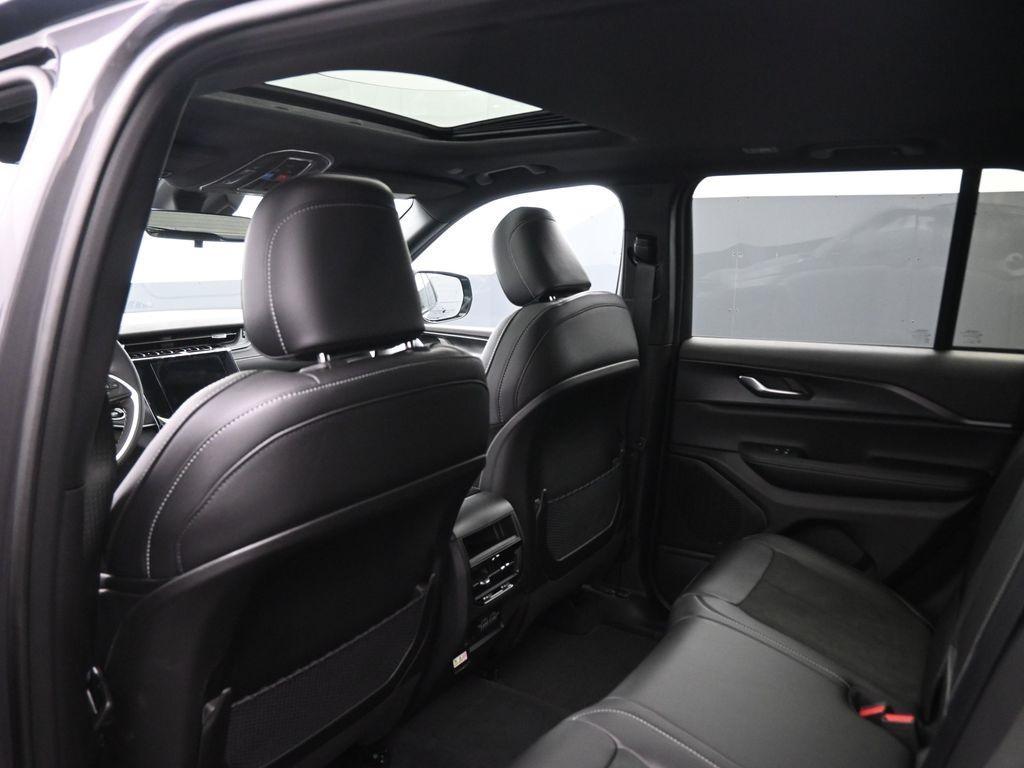 new 2025 Jeep Grand Cherokee car, priced at $45,375