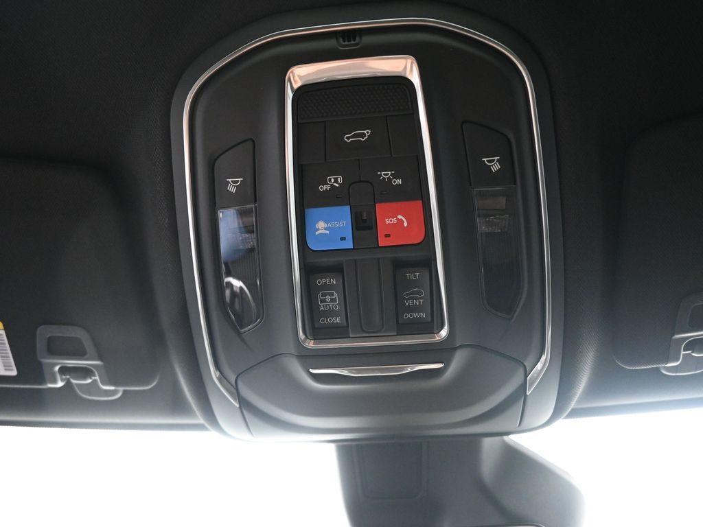 new 2025 Jeep Grand Cherokee car, priced at $45,375
