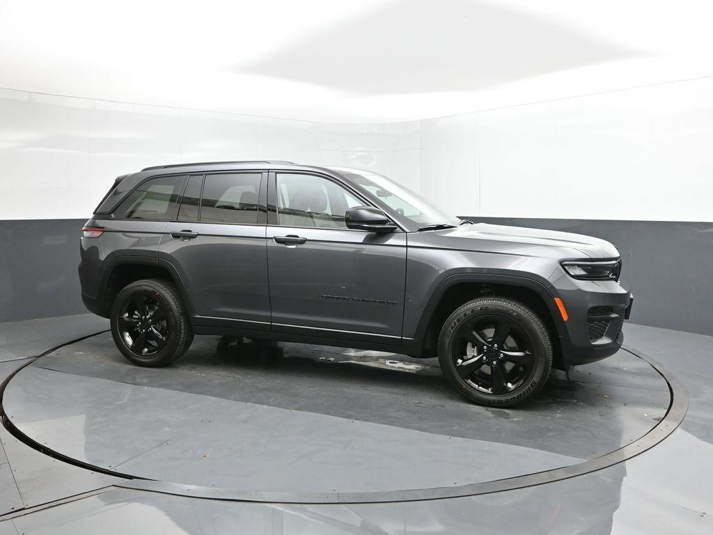 new 2025 Jeep Grand Cherokee car, priced at $45,375