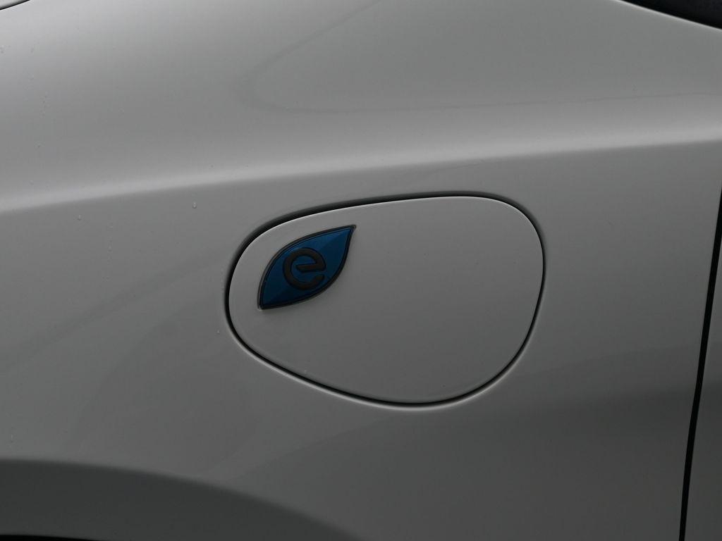 used 2021 Chrysler Pacifica Hybrid car, priced at $21,347