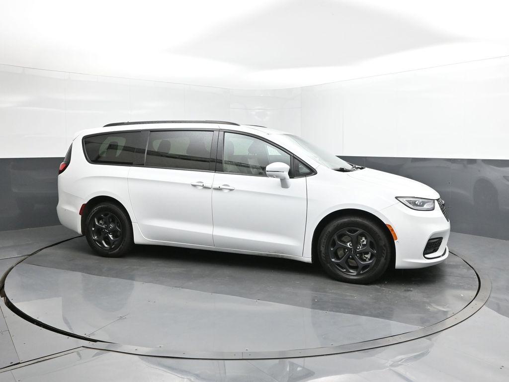 used 2021 Chrysler Pacifica Hybrid car, priced at $21,347