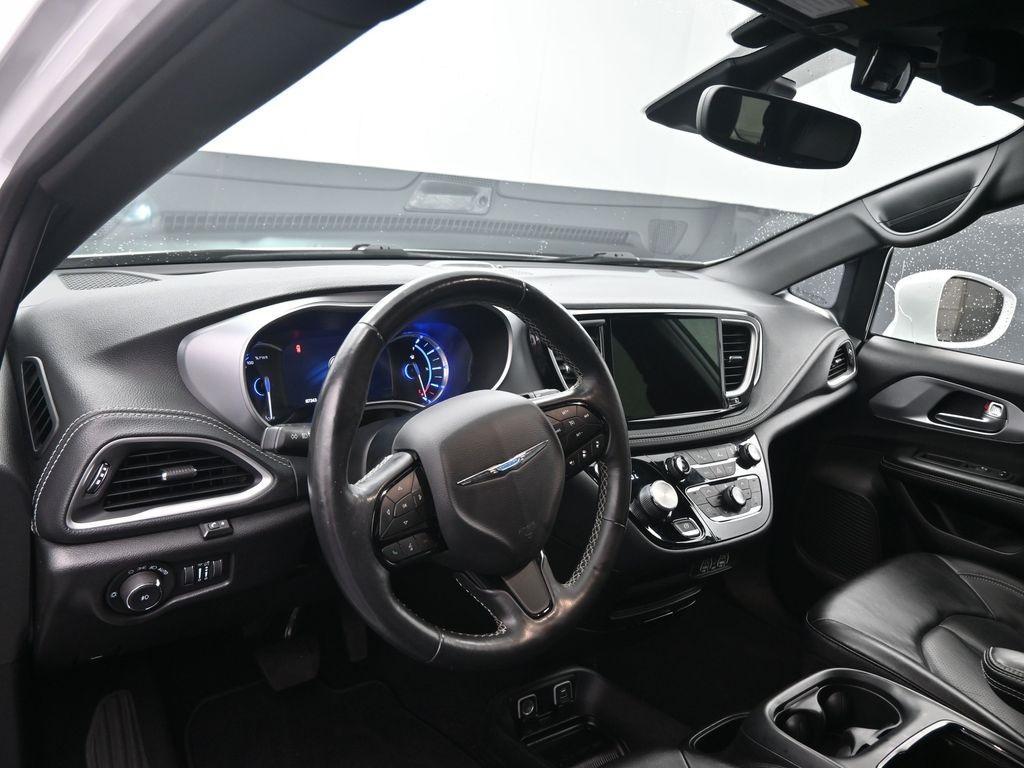 used 2021 Chrysler Pacifica Hybrid car, priced at $21,347