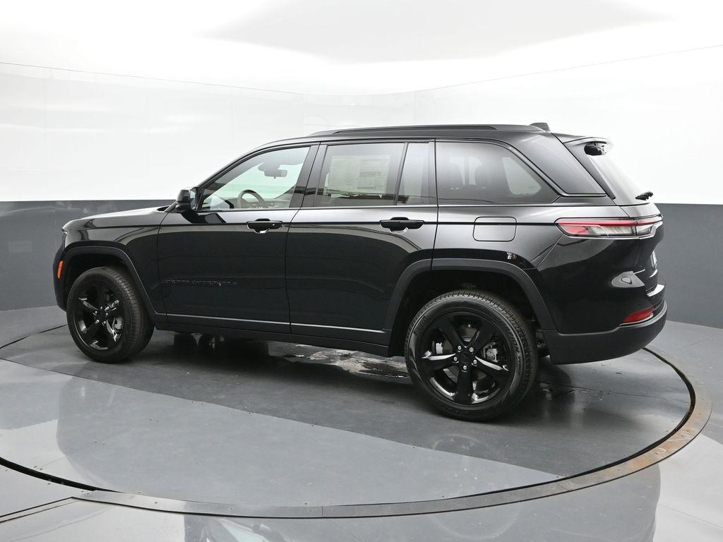 new 2025 Jeep Grand Cherokee car, priced at $45,520