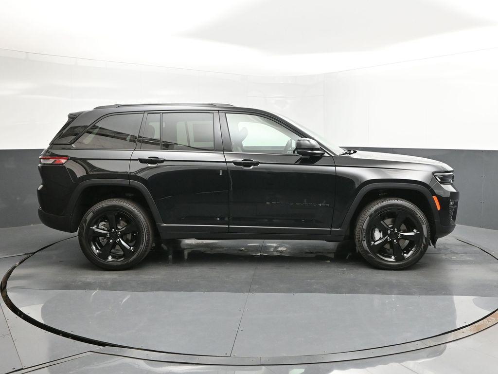 new 2025 Jeep Grand Cherokee car, priced at $45,520