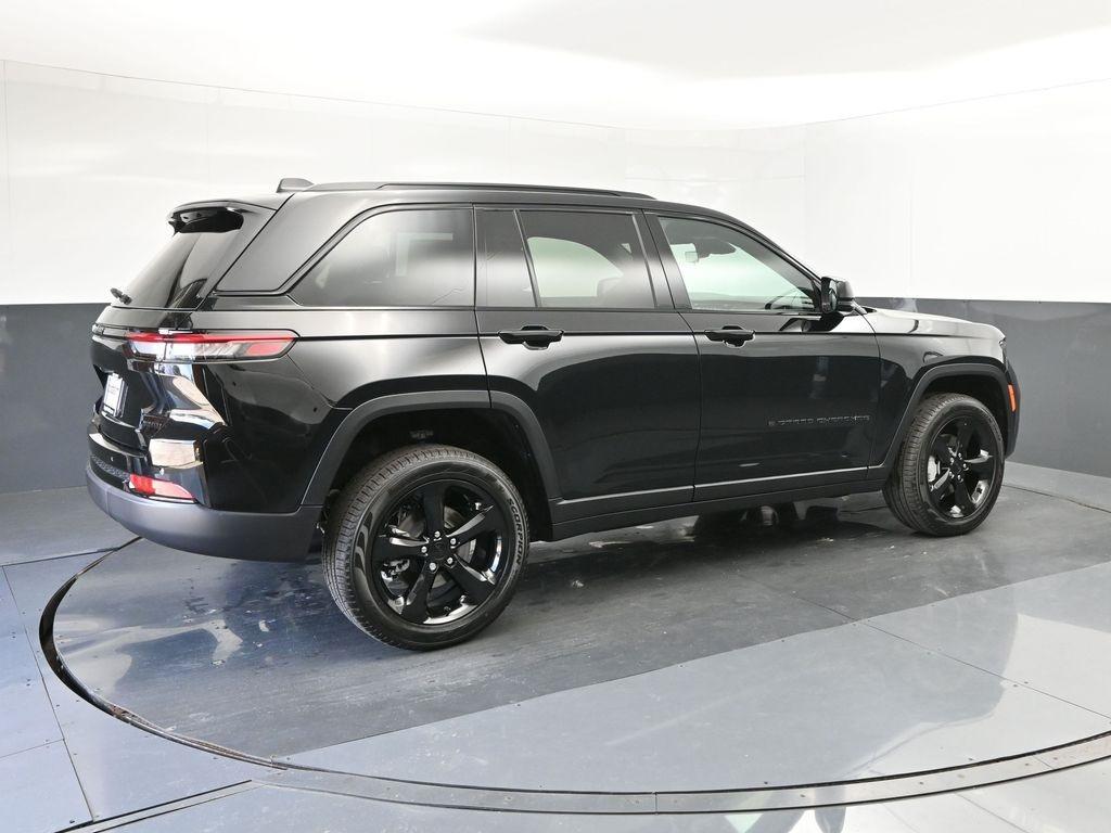 new 2025 Jeep Grand Cherokee car, priced at $45,520