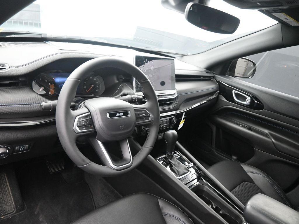new 2025 Jeep Compass car, priced at $28,498