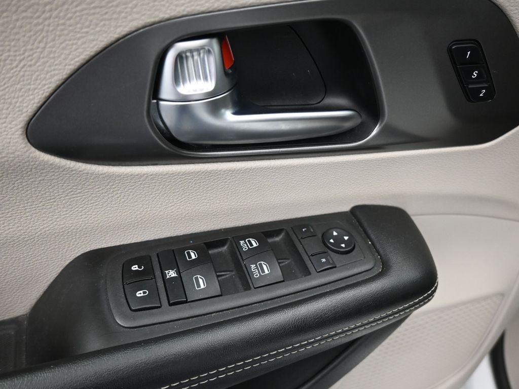 used 2022 Chrysler Pacifica car, priced at $20,325