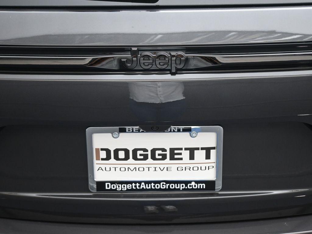 new 2025 Jeep Grand Cherokee car, priced at $43,978