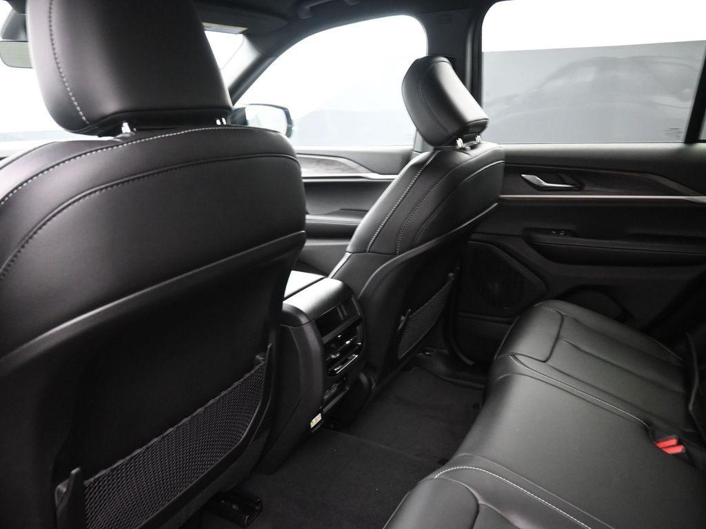 new 2025 Jeep Grand Cherokee car, priced at $43,978