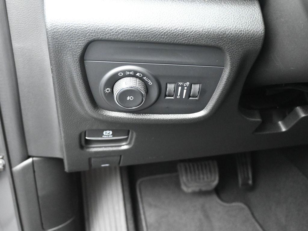 new 2025 Jeep Grand Cherokee car, priced at $43,978