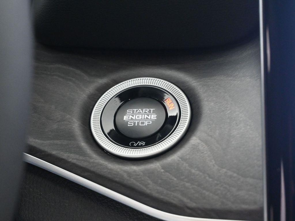 new 2025 Jeep Grand Cherokee car, priced at $43,978