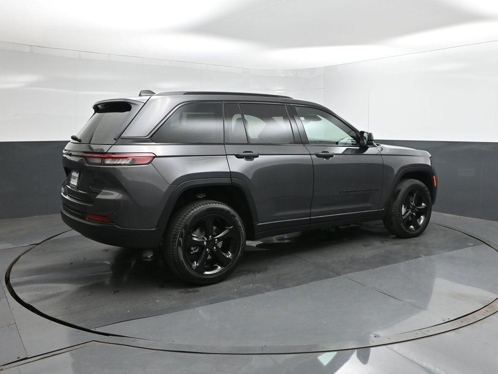 new 2025 Jeep Grand Cherokee car, priced at $43,978