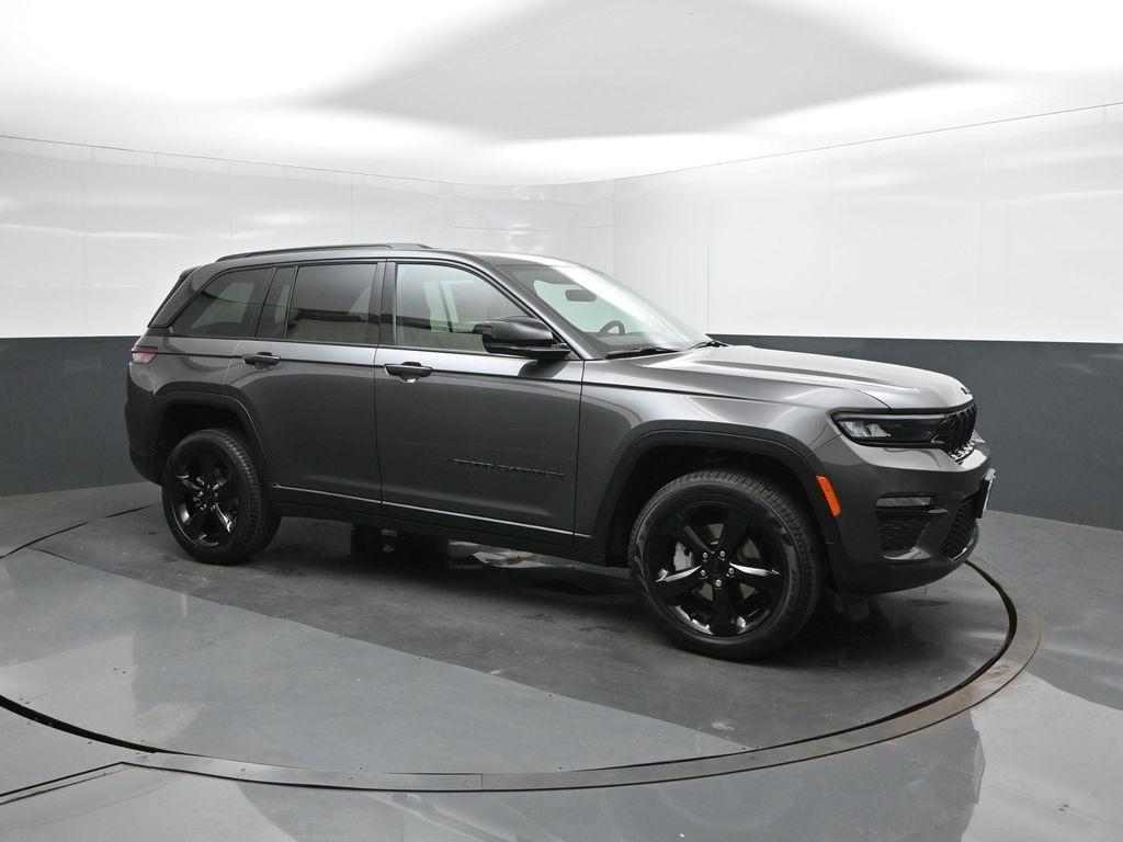 new 2025 Jeep Grand Cherokee car, priced at $43,978