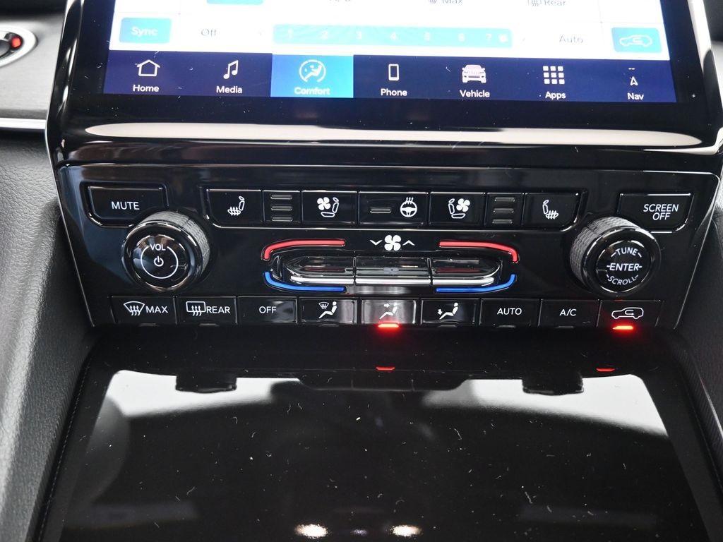 new 2025 Jeep Grand Cherokee L car, priced at $49,304