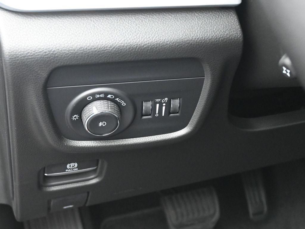 new 2025 Jeep Grand Cherokee L car, priced at $49,304