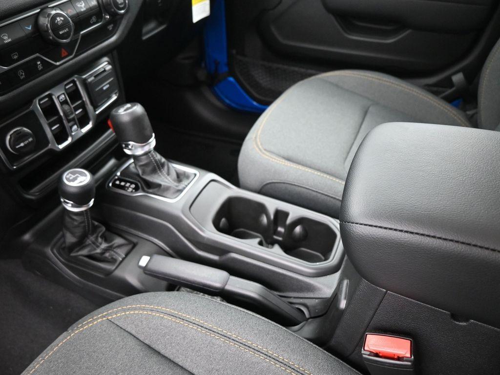 new 2025 Jeep Wrangler car, priced at $45,676