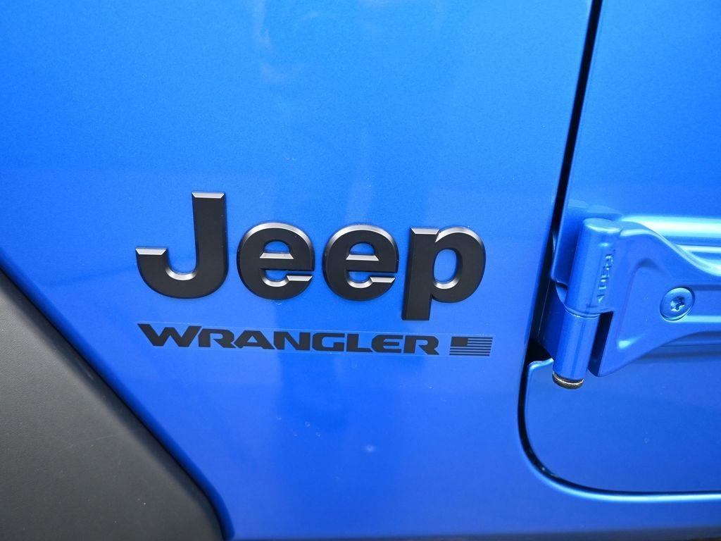new 2025 Jeep Wrangler car, priced at $45,676