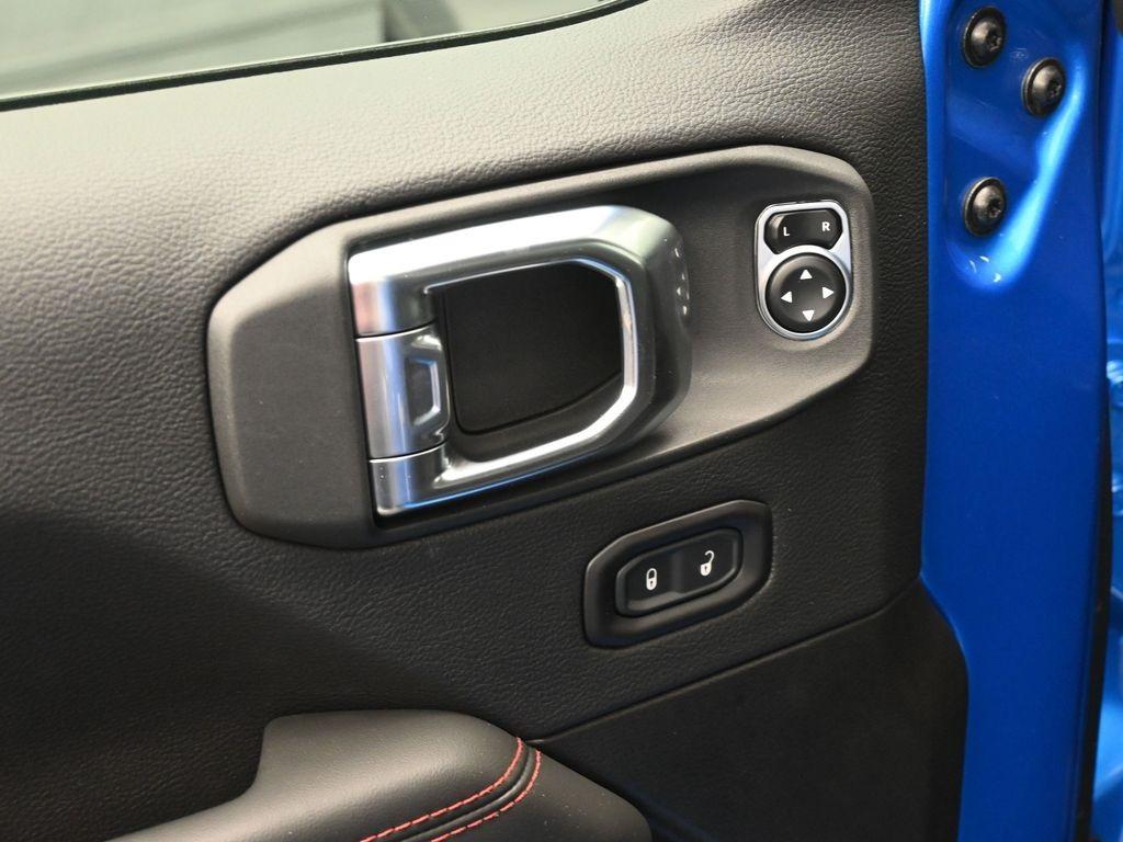 new 2025 Jeep Wrangler car, priced at $57,087