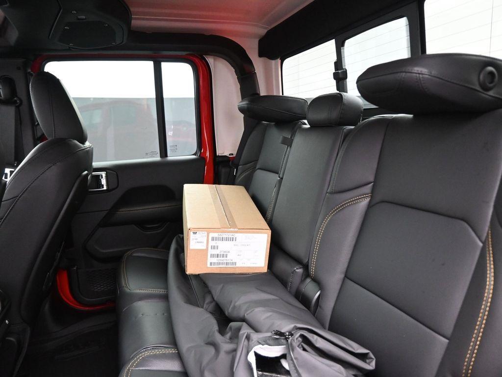 new 2025 Jeep Gladiator car, priced at $45,002