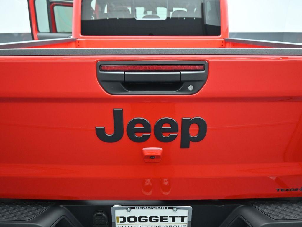 new 2025 Jeep Gladiator car, priced at $45,002