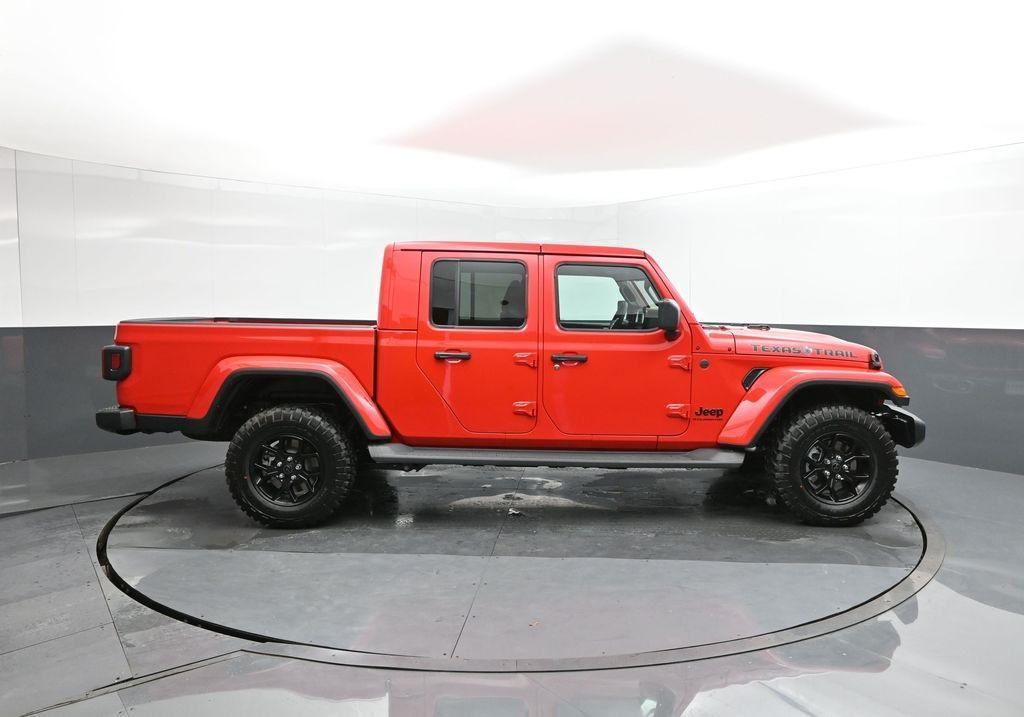new 2025 Jeep Gladiator car, priced at $45,002