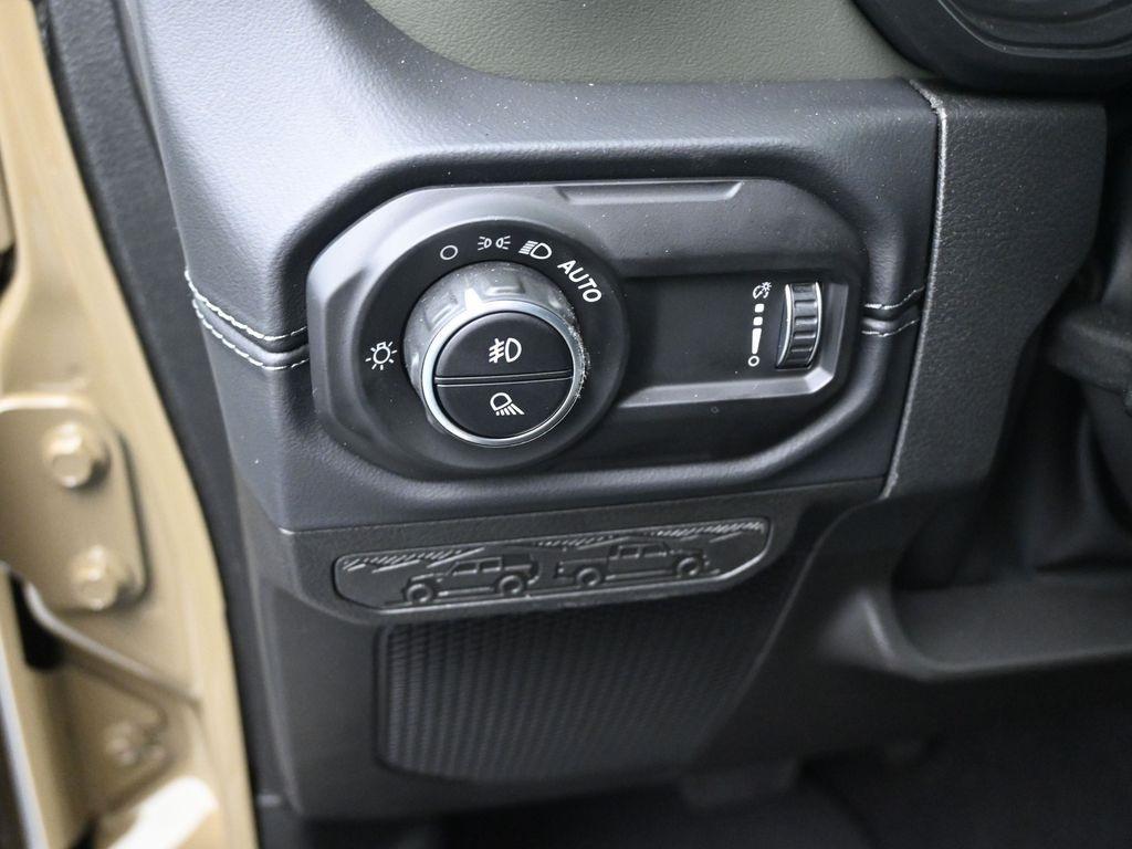 new 2025 Jeep Gladiator car, priced at $50,261