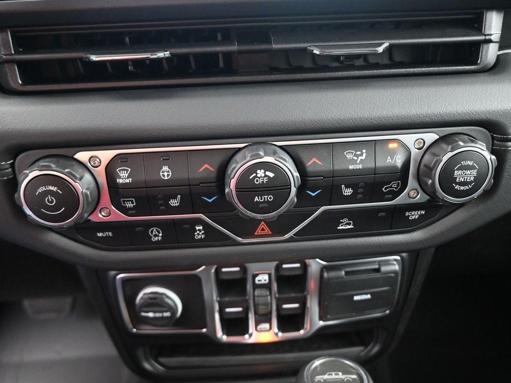 new 2025 Jeep Gladiator car, priced at $47,374