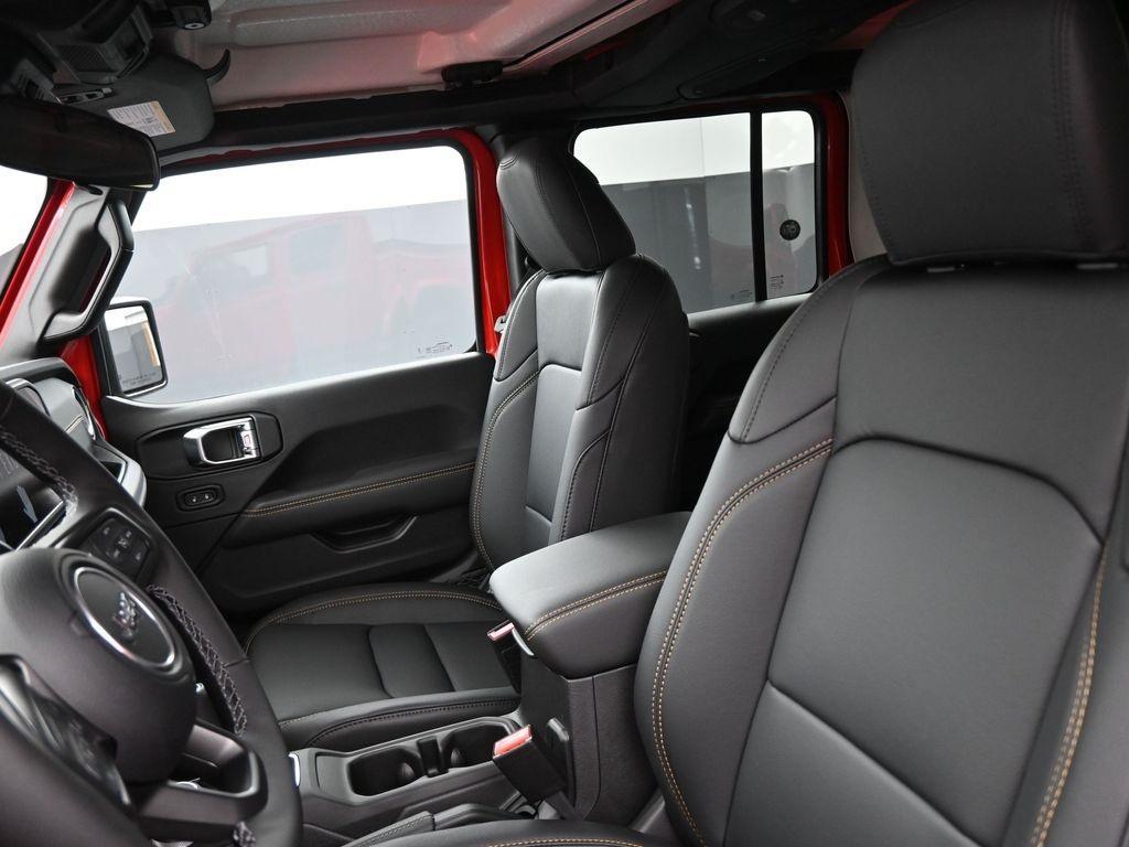 new 2025 Jeep Gladiator car, priced at $47,374