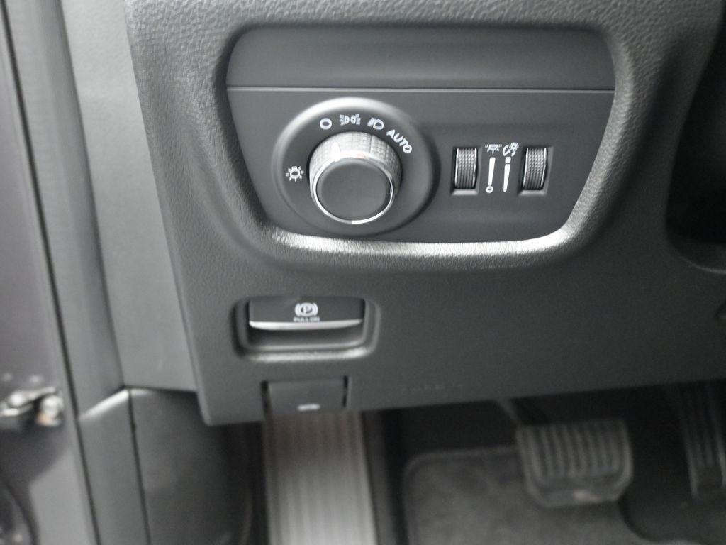 new 2025 Jeep Grand Cherokee L car, priced at $44,556