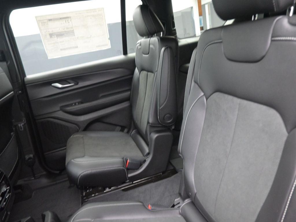 new 2025 Jeep Grand Cherokee L car, priced at $44,556