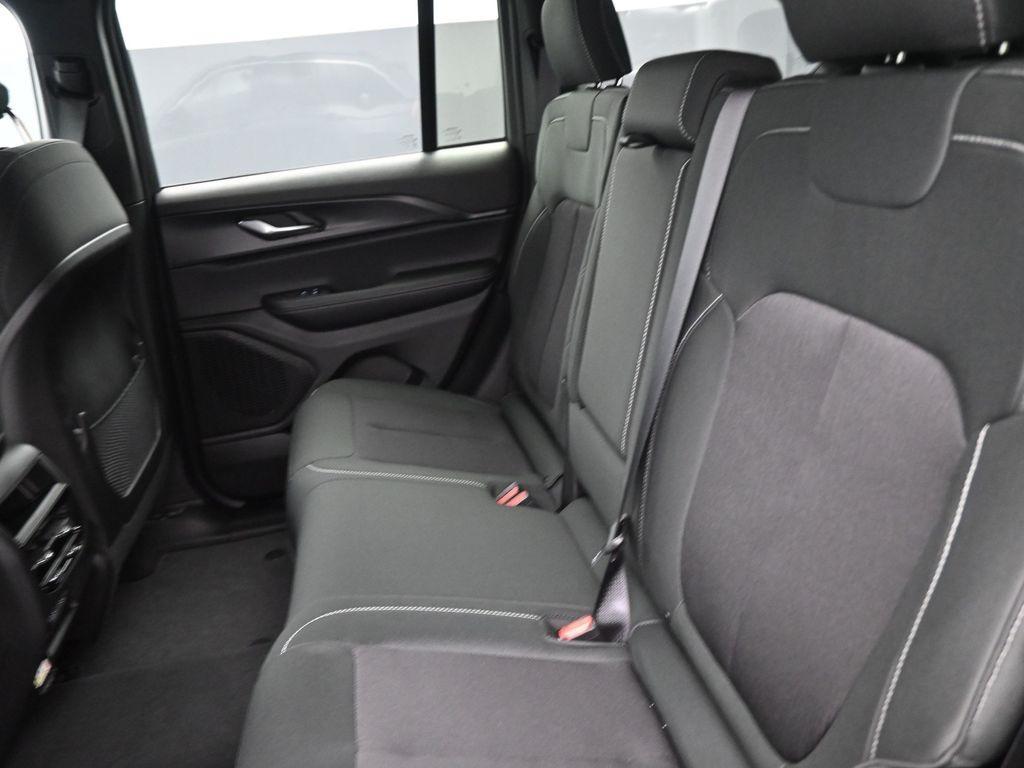 new 2025 Jeep Grand Cherokee car, priced at $37,220