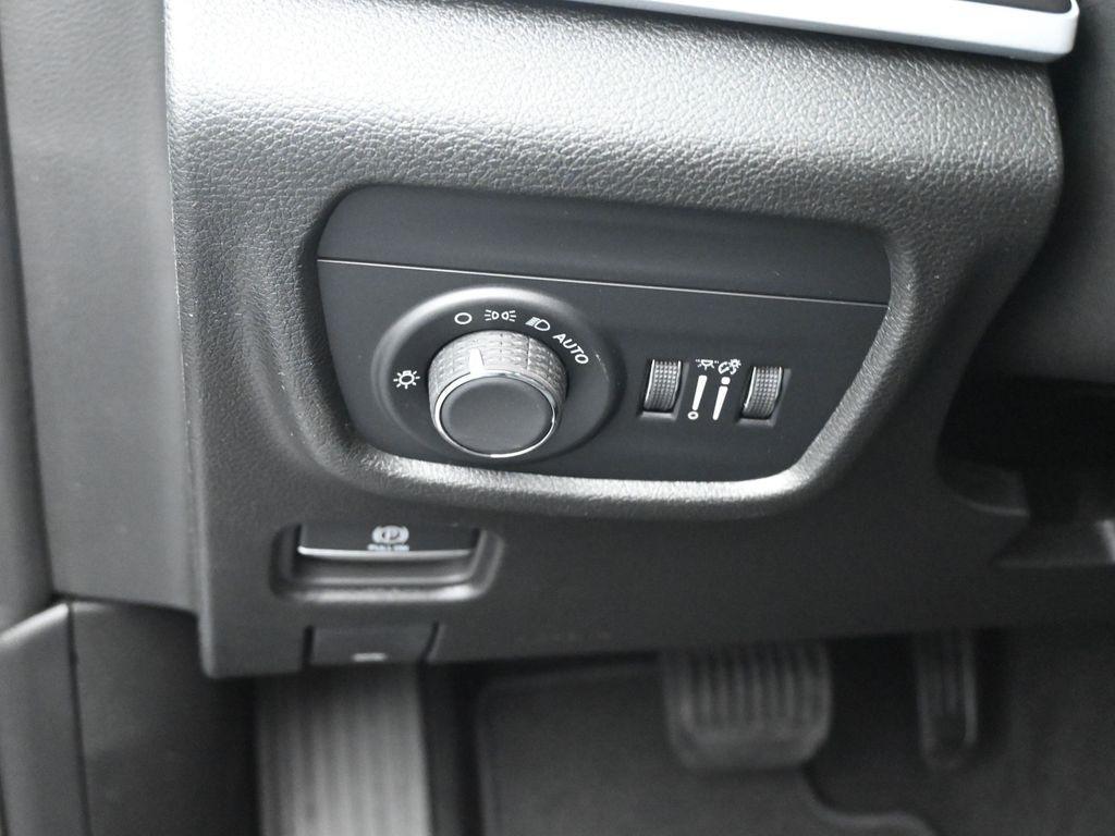 new 2025 Jeep Grand Cherokee car, priced at $37,220