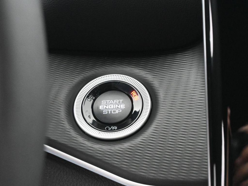 new 2025 Jeep Grand Cherokee car, priced at $37,220