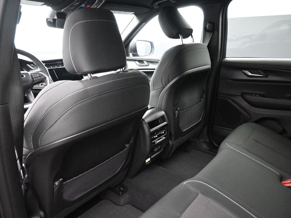 new 2025 Jeep Grand Cherokee car, priced at $37,220