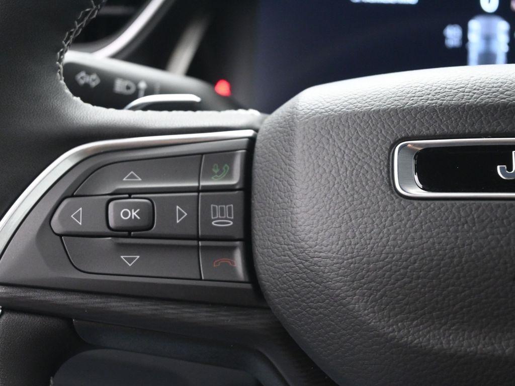 new 2025 Jeep Grand Cherokee car, priced at $37,220