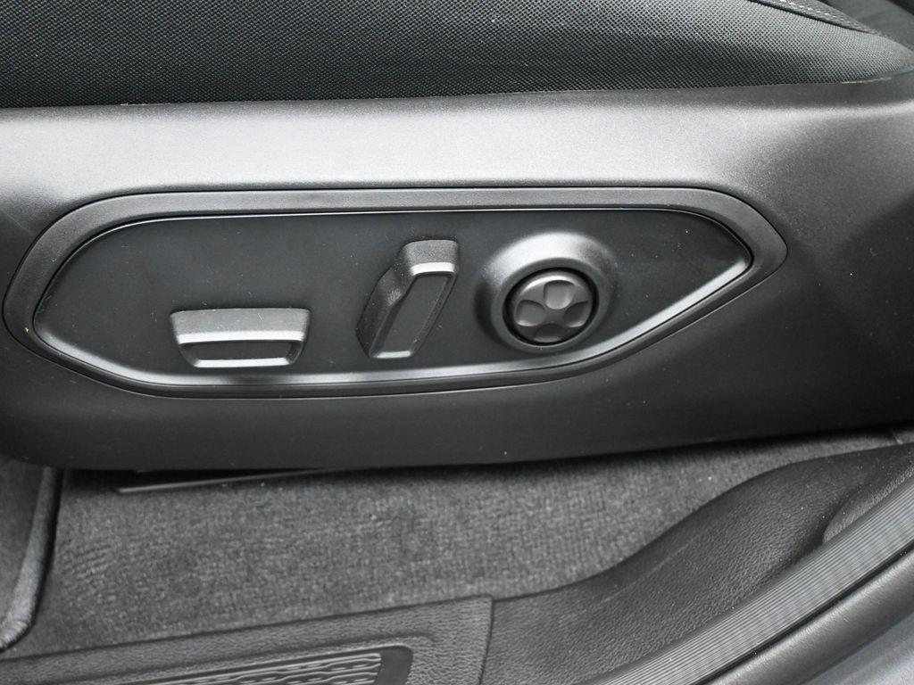 new 2025 Jeep Grand Cherokee car, priced at $37,220