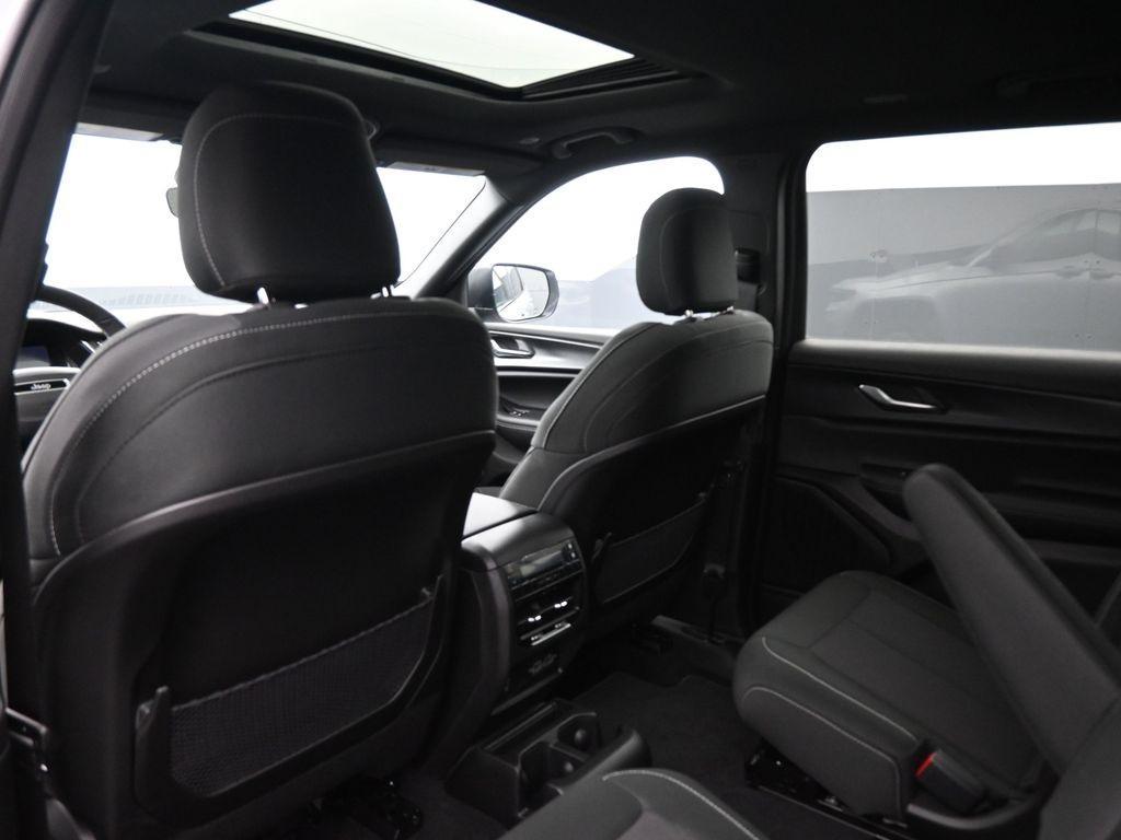 new 2025 Jeep Grand Cherokee L car, priced at $39,617
