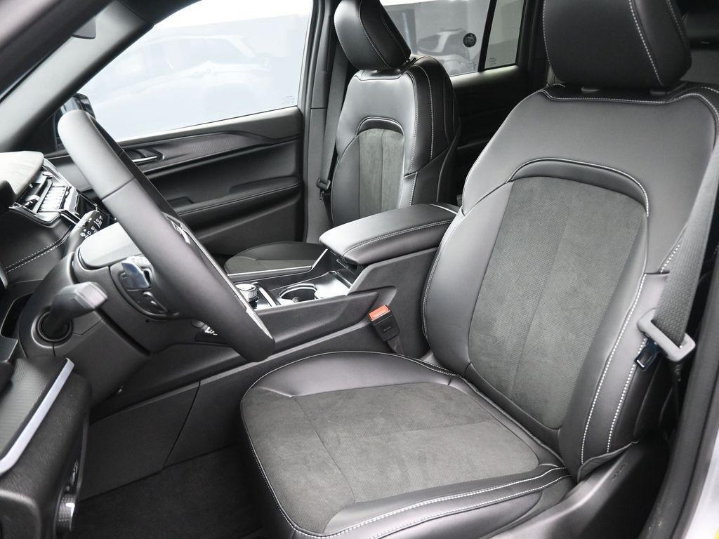 new 2025 Jeep Grand Cherokee car, priced at $42,846