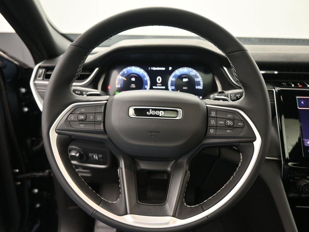 new 2025 Jeep Grand Cherokee car, priced at $41,398