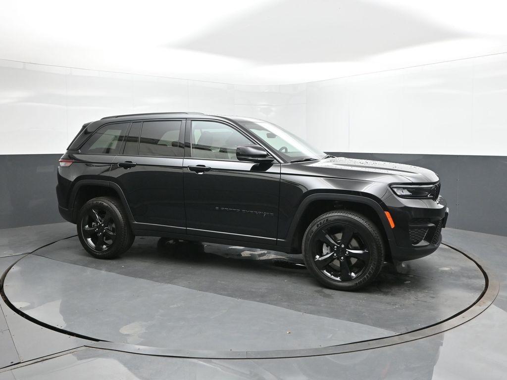 new 2025 Jeep Grand Cherokee car, priced at $41,398