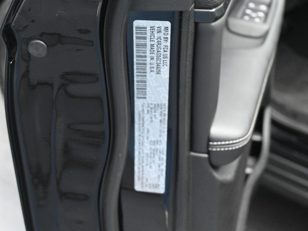 new 2025 Jeep Grand Cherokee car, priced at $41,398