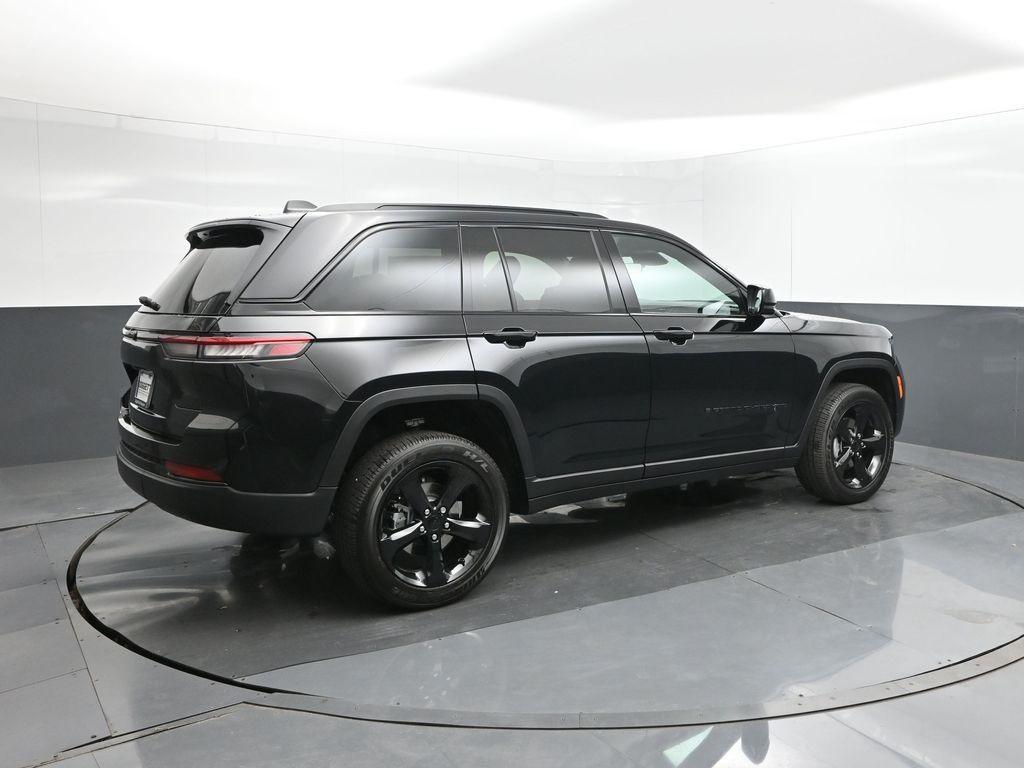 new 2025 Jeep Grand Cherokee car, priced at $41,398