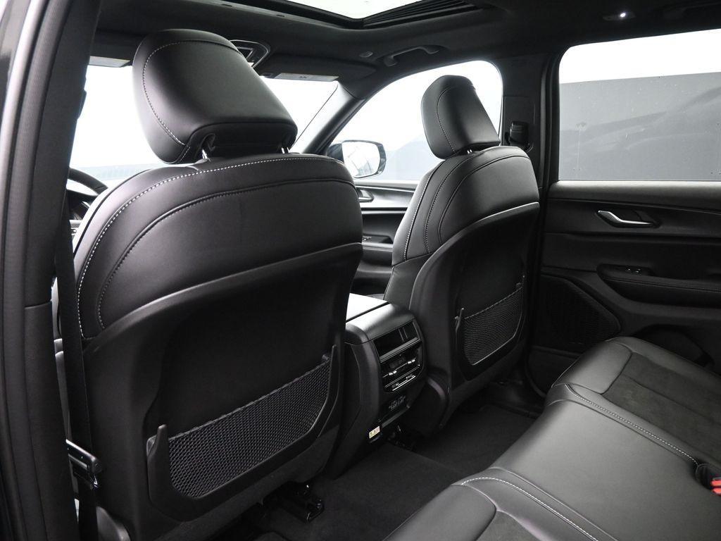 new 2025 Jeep Grand Cherokee car, priced at $41,398